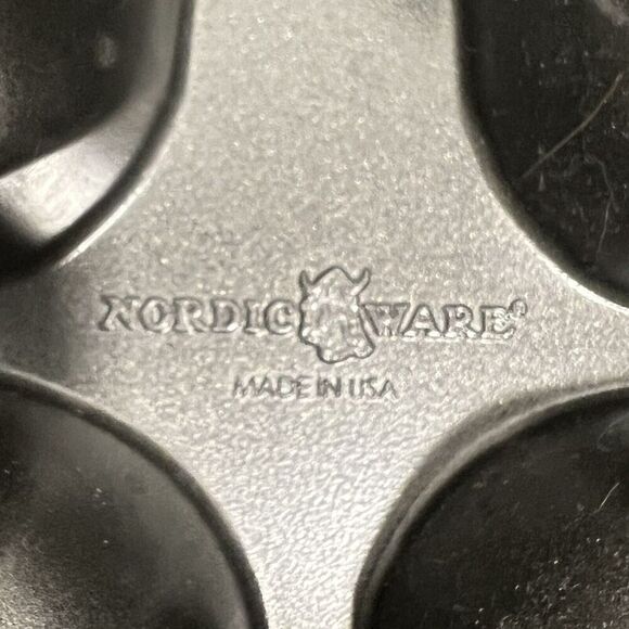 NWOB Nordic Ware Skull 6 Cakelet Bakeware Halloween, Day Of The Dead - Picture 8 of 12